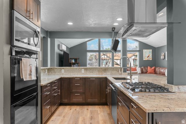 2858 E COBBLEMOOR LN, Sandy, UT 84093