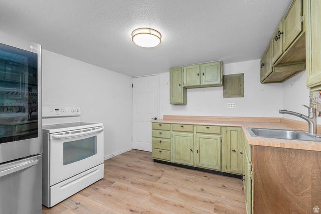 2858 E COBBLEMOOR LN, Sandy, UT 84093