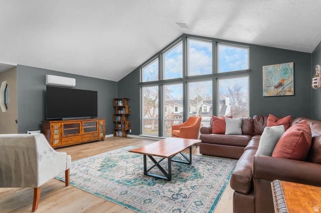 2858 E COBBLEMOOR LN, Sandy, UT 84093