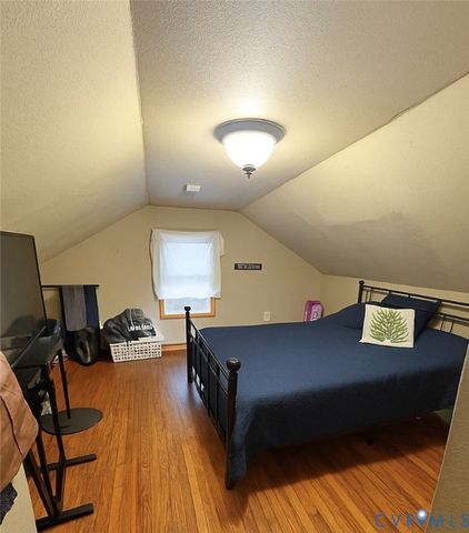 373 Chinquapin Rd, Prospect, VA 23960