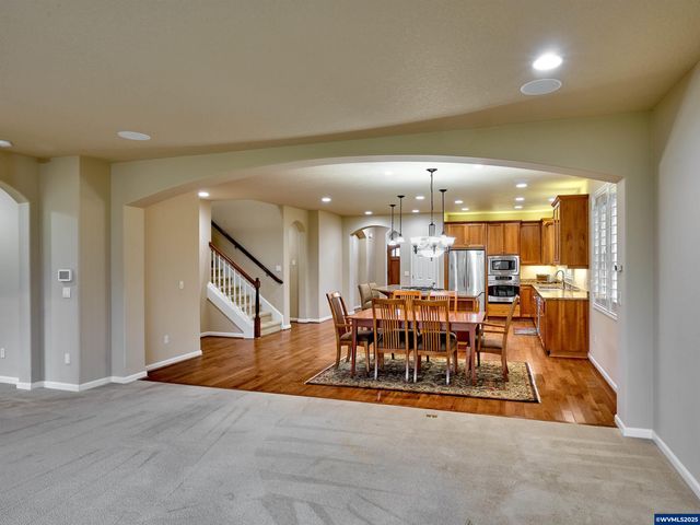 429 Turnberry Av, Woodburn, OR 97071