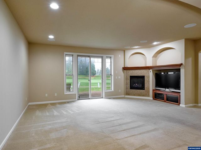 429 Turnberry Av, Woodburn, OR 97071