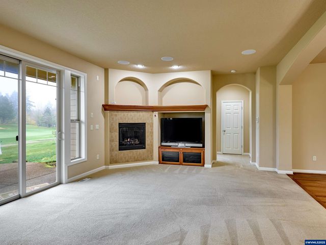 429 Turnberry Av, Woodburn, OR 97071