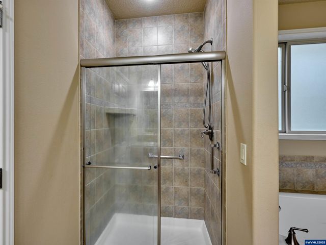 429 Turnberry Av, Woodburn, OR 97071