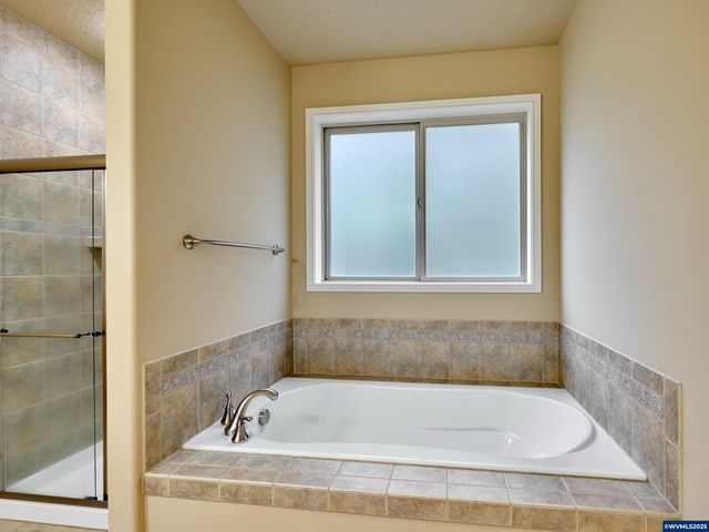 429 Turnberry Av, Woodburn, OR 97071