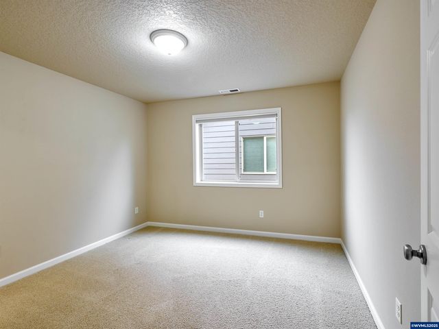 429 Turnberry Av, Woodburn, OR 97071