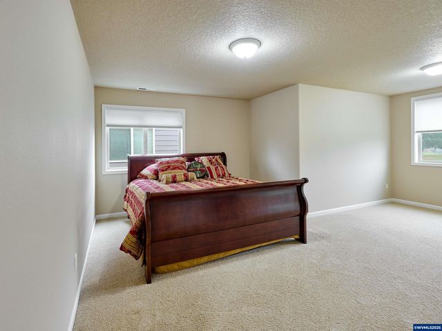 429 Turnberry Av, Woodburn, OR 97071