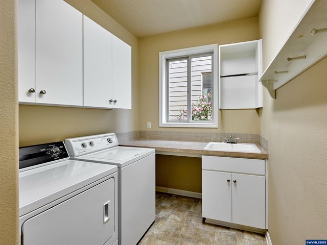 429 Turnberry Av, Woodburn, OR 97071