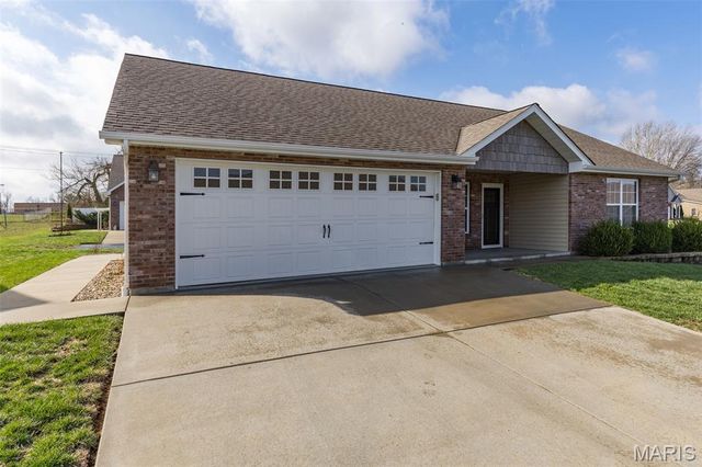 70 Pecan Tree Lane, Farmington, MO 63640
