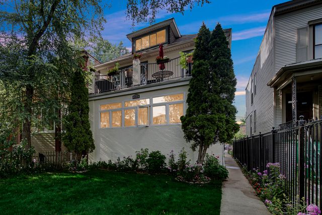 1812 W Estes Avenue, Chicago, IL 60626