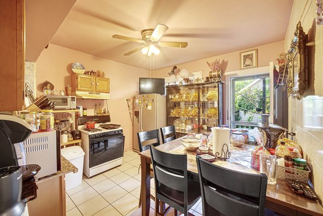1812 W Estes Avenue, Chicago, IL 60626