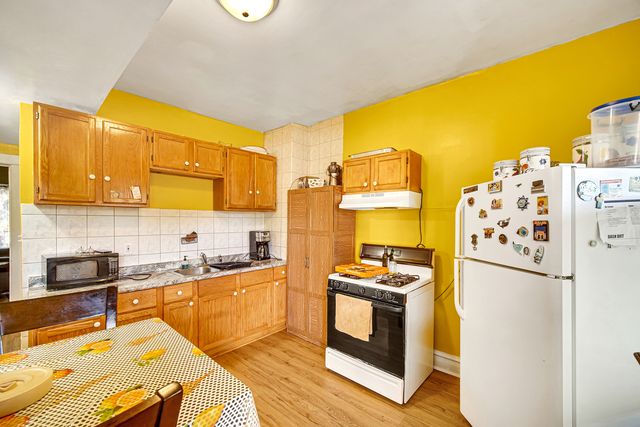 1812 W Estes Avenue, Chicago, IL 60626