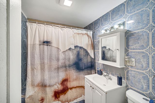 1812 W Estes Avenue, Chicago, IL 60626