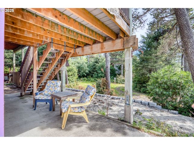 30812 J Pl, Ocean Park, WA 98640