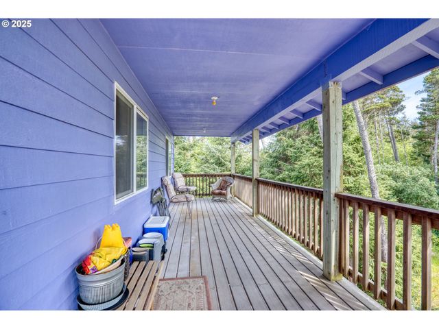 30812 J Pl, Ocean Park, WA 98640