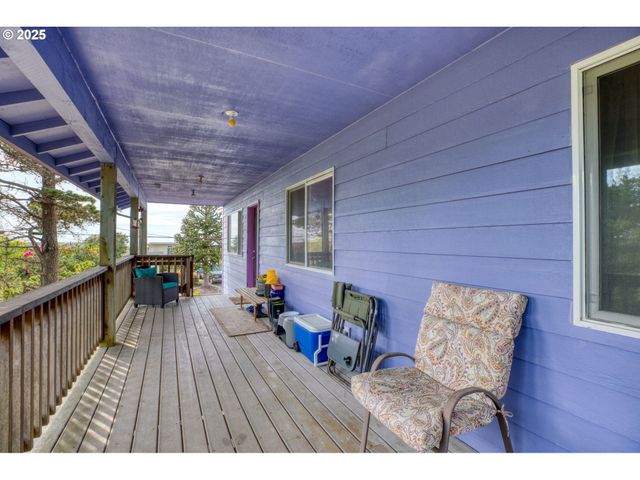 30812 J Pl, Ocean Park, WA 98640