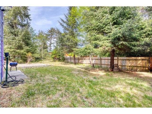 30812 J Pl, Ocean Park, WA 98640