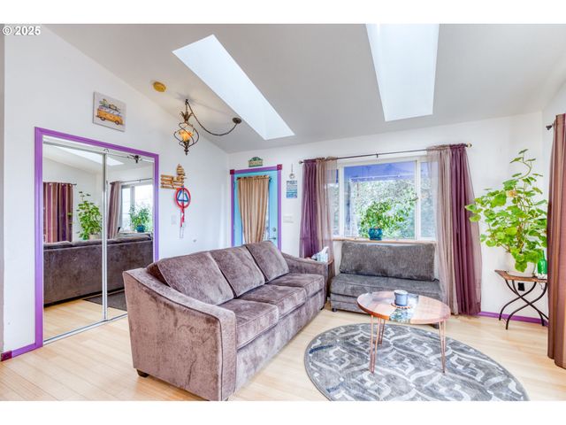 30812 J Pl, Ocean Park, WA 98640