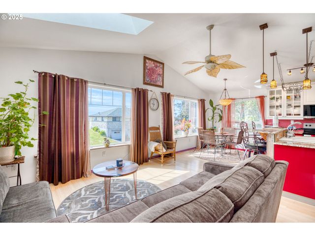 30812 J Pl, Ocean Park, WA 98640