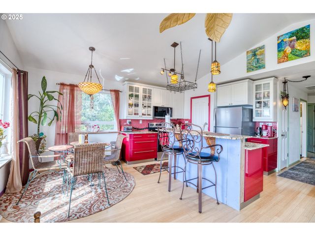 30812 J Pl, Ocean Park, WA 98640