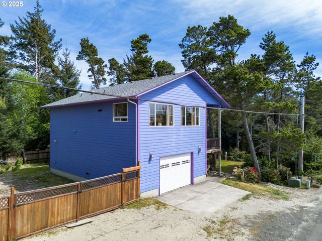 30812 J Pl, Ocean Park, WA 98640