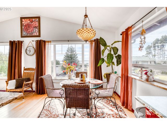 30812 J Pl, Ocean Park, WA 98640