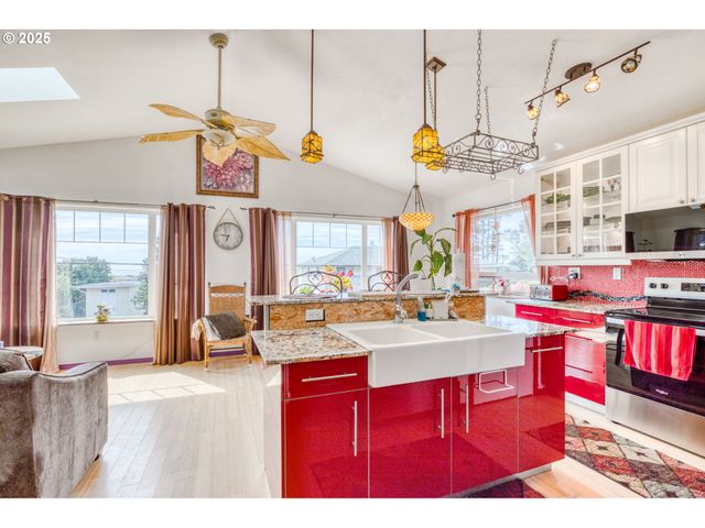 30812 J Pl, Ocean Park, WA 98640