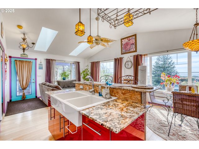 30812 J Pl, Ocean Park, WA 98640