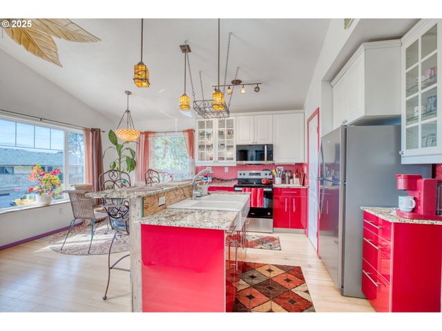 30812 J Pl, Ocean Park, WA 98640