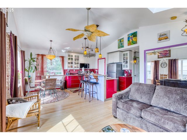 30812 J Pl, Ocean Park, WA 98640