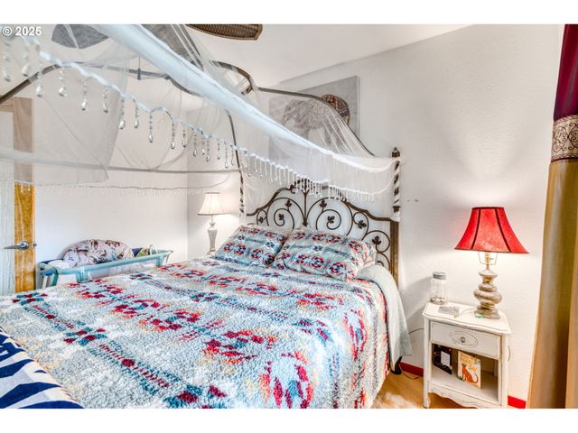 30812 J Pl, Ocean Park, WA 98640