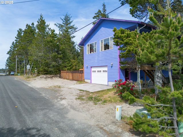 30812 J Pl, Ocean Park, WA 98640