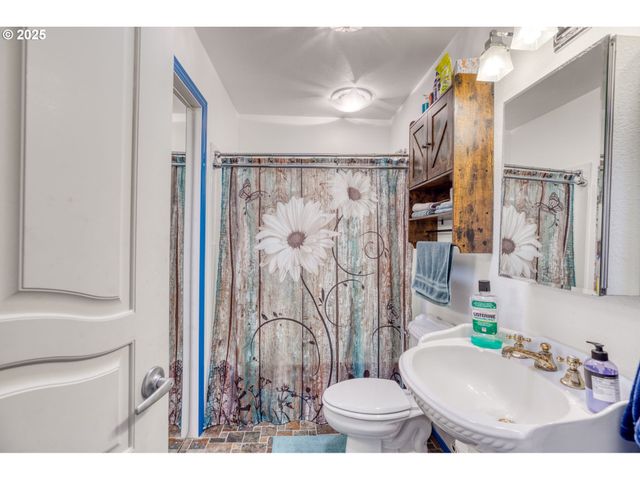 30812 J Pl, Ocean Park, WA 98640