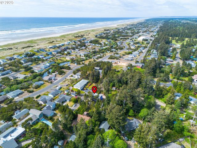 30812 J Pl, Ocean Park, WA 98640