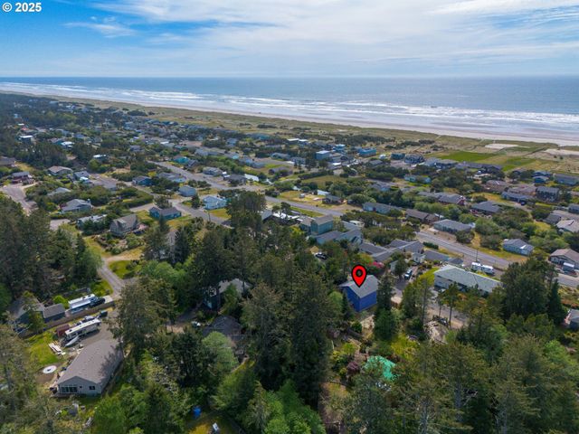 30812 J Pl, Ocean Park, WA 98640