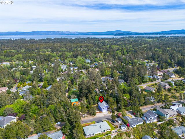 30812 J Pl, Ocean Park, WA 98640