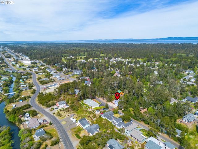 30812 J Pl, Ocean Park, WA 98640