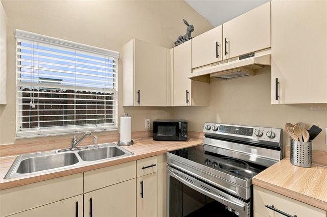 9338 CHANDON DRIVE, Orlando, FL 32825