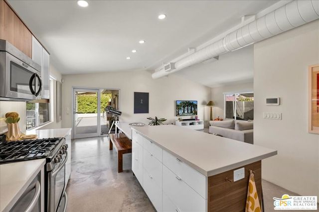 1979 N Los Alamos Road, Palm Springs, CA 92262