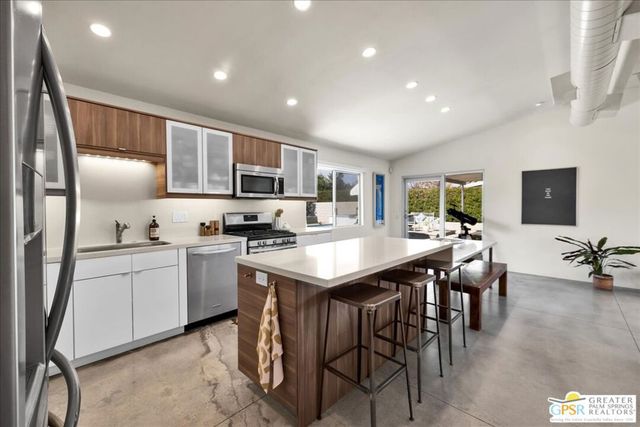 1979 N Los Alamos Road, Palm Springs, CA 92262