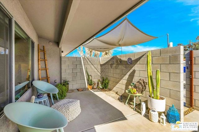 1979 N Los Alamos Road, Palm Springs, CA 92262