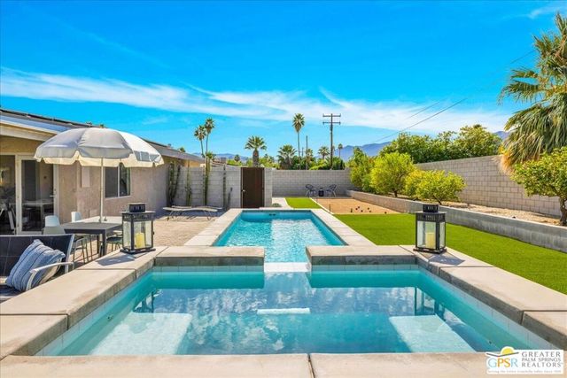 1979 N Los Alamos Road, Palm Springs, CA 92262