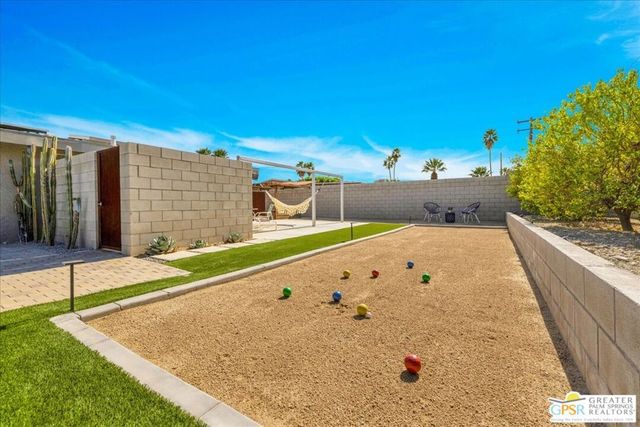 1979 N Los Alamos Road, Palm Springs, CA 92262