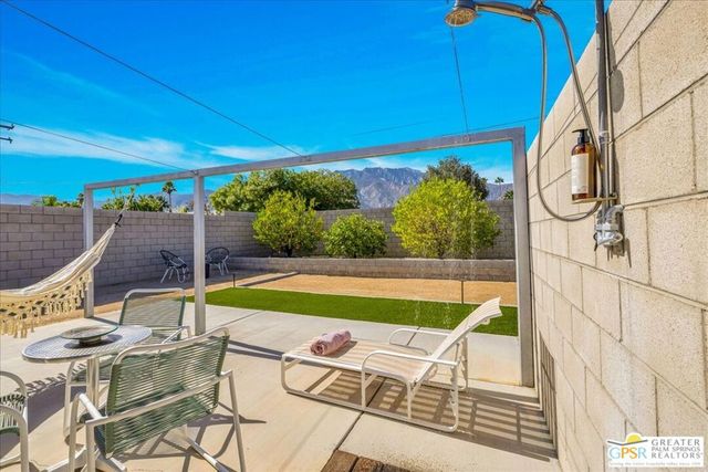 1979 N Los Alamos Road, Palm Springs, CA 92262