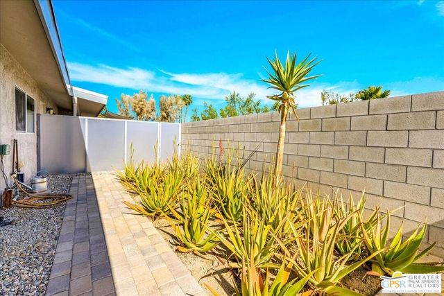 1979 N Los Alamos Road, Palm Springs, CA 92262