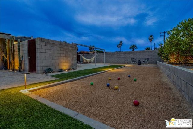 1979 N Los Alamos Road, Palm Springs, CA 92262