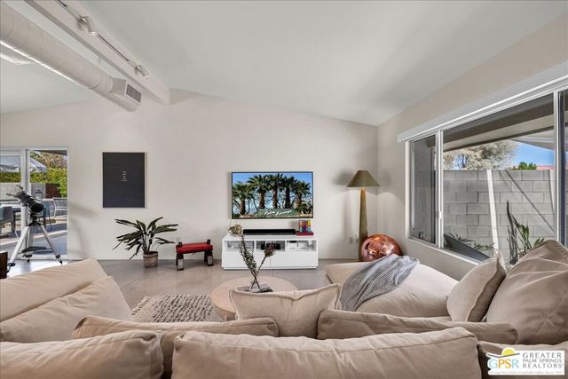 1979 N Los Alamos Road, Palm Springs, CA 92262