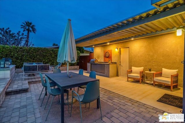 1979 N Los Alamos Road, Palm Springs, CA 92262