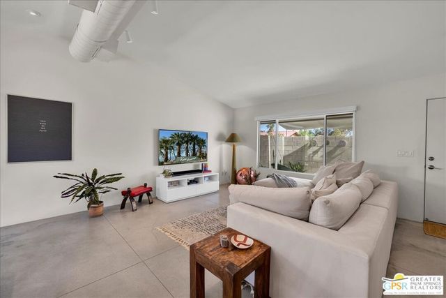 1979 N Los Alamos Road, Palm Springs, CA 92262