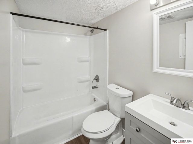 4220 Huntington Avenue, Lincoln, NE 68504